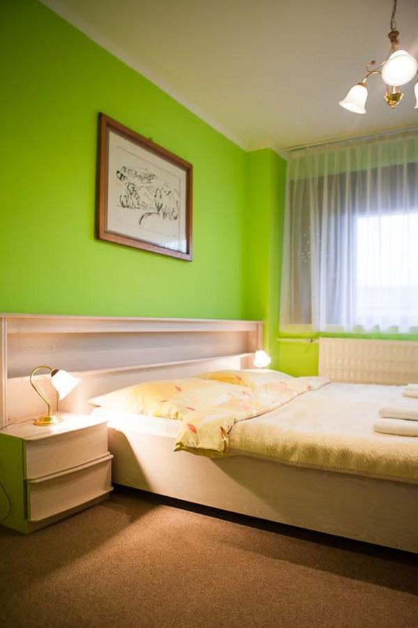 Hotel Satelit Piest'any Extérieur photo