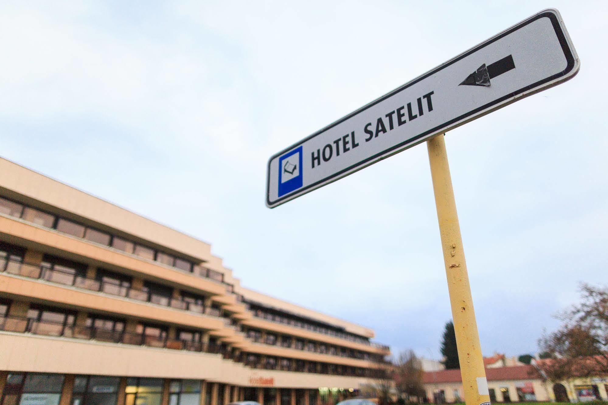 Hotel Satelit Piest'any Extérieur photo