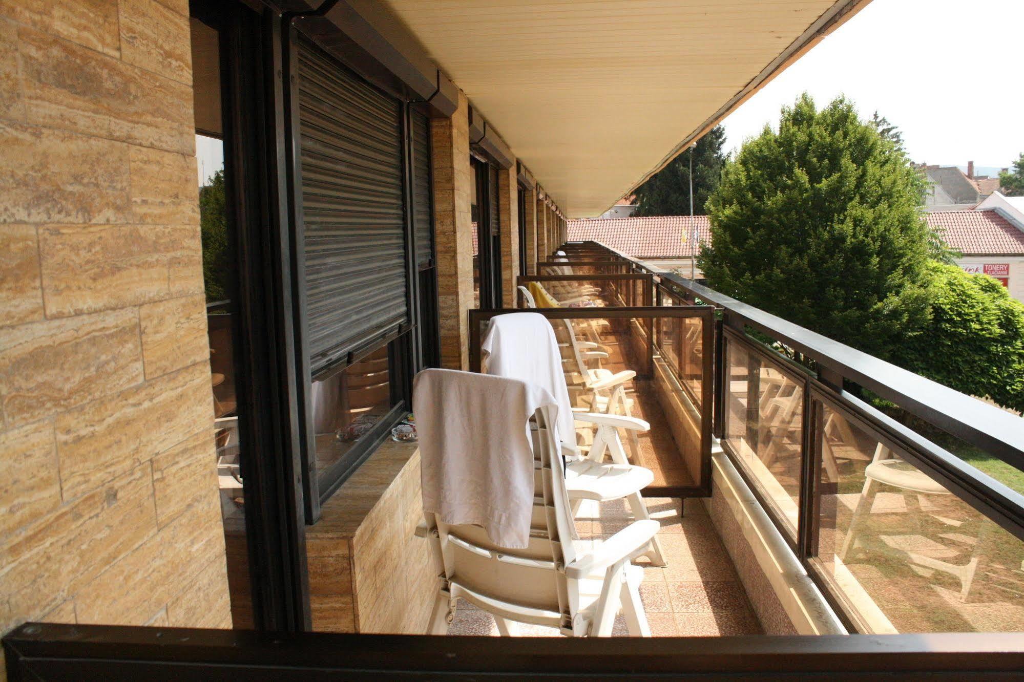 Hotel Satelit Piest'any Extérieur photo