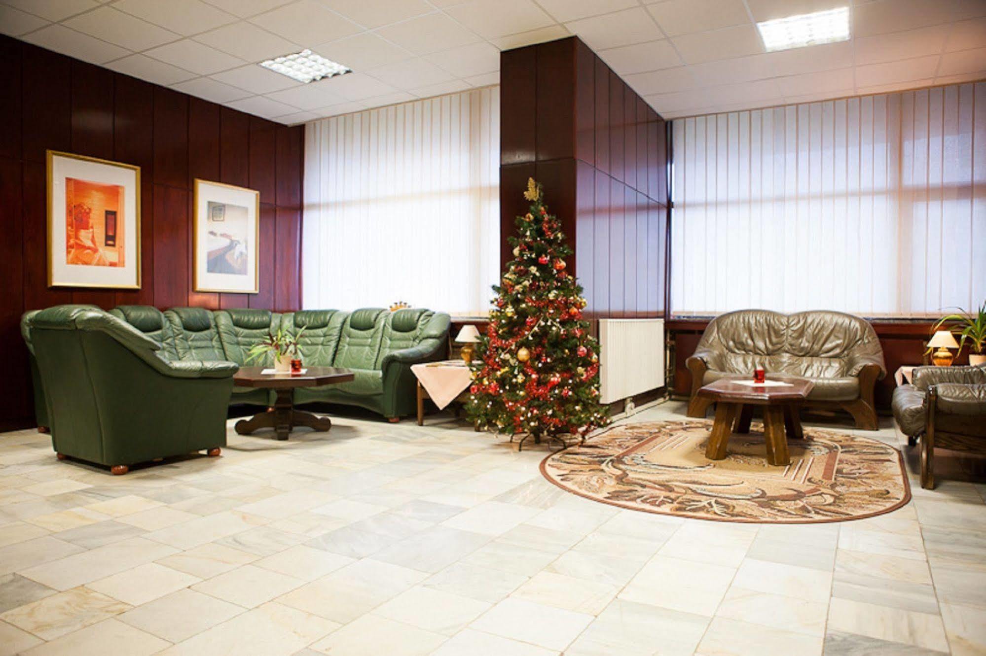Hotel Satelit Piest'any Extérieur photo